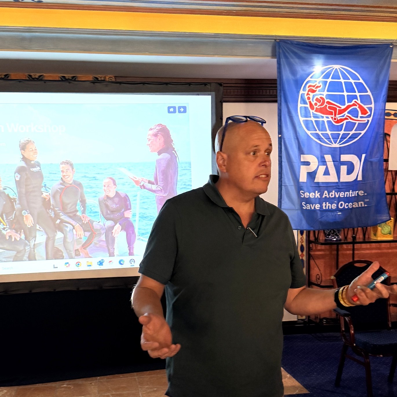 James Geere teaching a PADI workshop